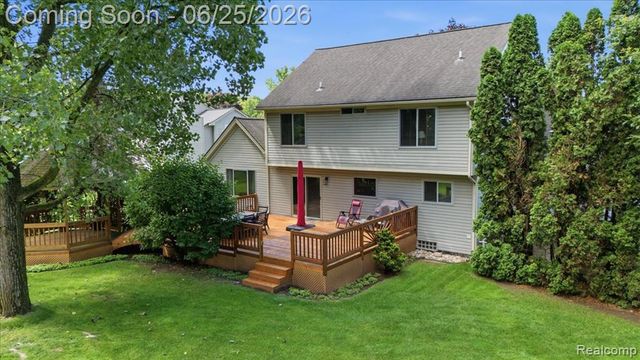 5762 Garnet Circle, Clarkston, MI 48348