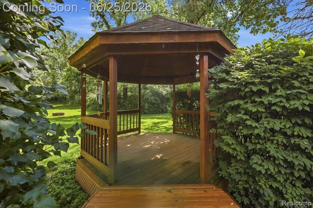 5762 Garnet Circle, Clarkston, MI 48348