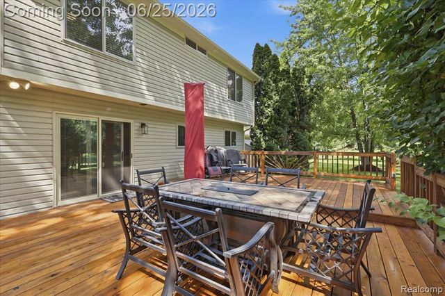 5762 Garnet Circle, Clarkston, MI 48348