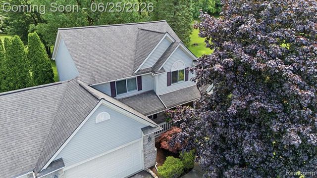 5762 Garnet Circle, Clarkston, MI 48348