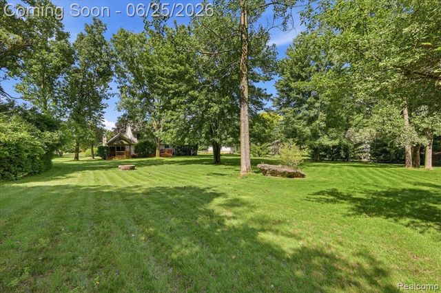 5762 Garnet Circle, Clarkston, MI 48348