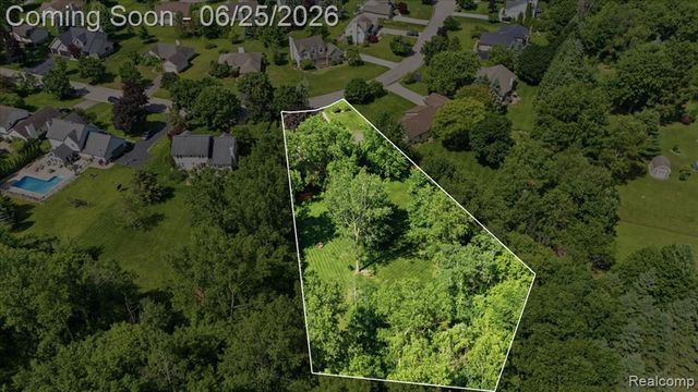 5762 Garnet Circle, Clarkston, MI 48348
