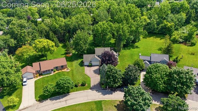 5762 Garnet Circle, Clarkston, MI 48348