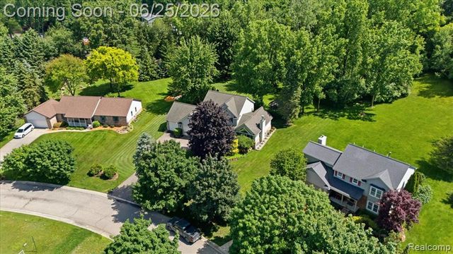 5762 Garnet Circle, Clarkston, MI 48348