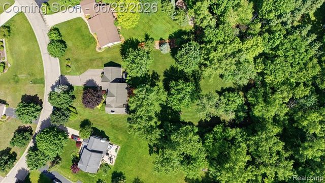 5762 Garnet Circle, Clarkston, MI 48348