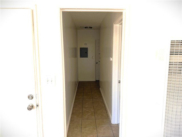 2672 S Redondo Boulevard 3, Los Angeles, CA 90016