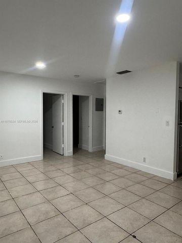 221 NE 40th St 1-3, Oakland Park, FL 33334