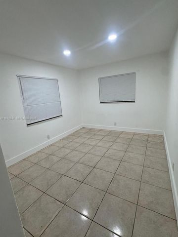 221 NE 40th St 1-3, Oakland Park, FL 33334