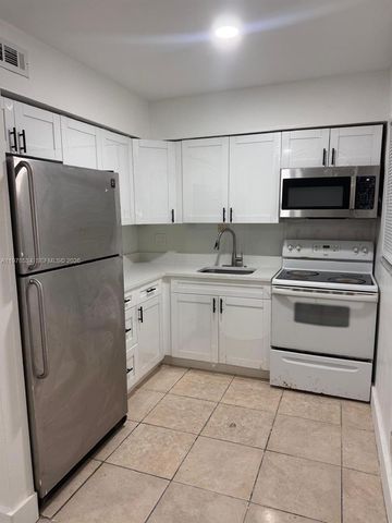 221 NE 40th St 1-3, Oakland Park, FL 33334