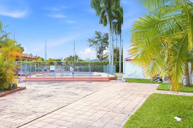 5050 NW 7th St 806, Miami, FL 33126