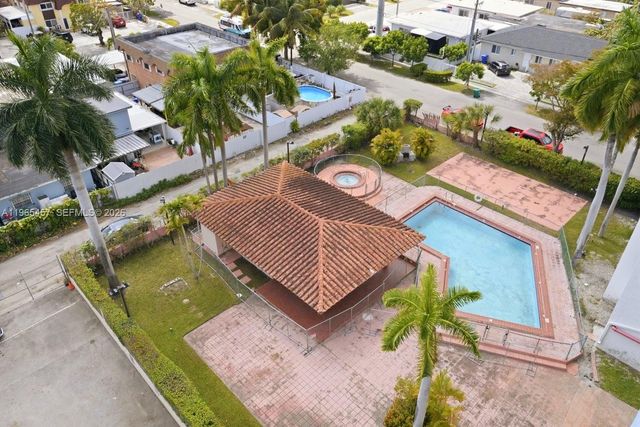 5050 NW 7th St 806, Miami, FL 33126