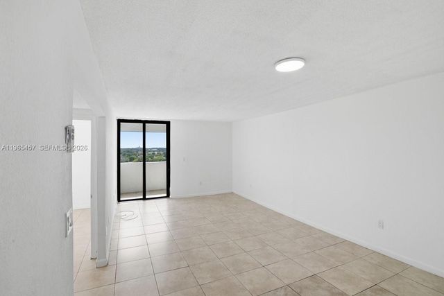 5050 NW 7th St 806, Miami, FL 33126