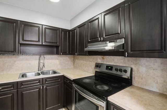 5050 NW 7th St 806, Miami, FL 33126