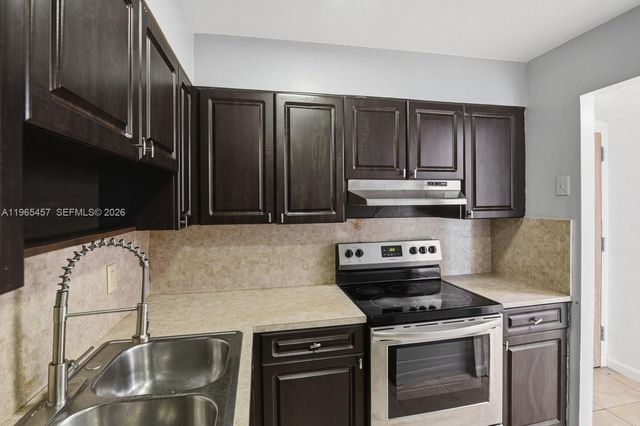 5050 NW 7th St 806, Miami, FL 33126