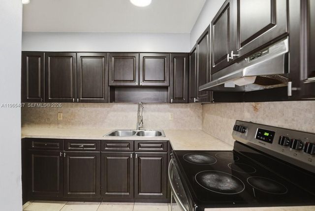 5050 NW 7th St 806, Miami, FL 33126