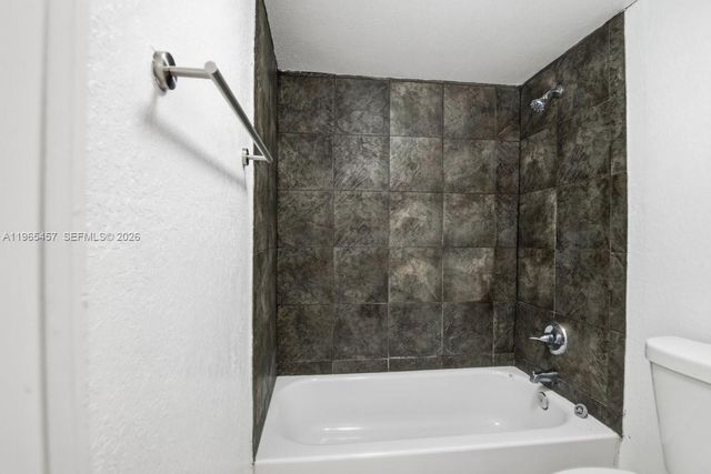 5050 NW 7th St 806, Miami, FL 33126