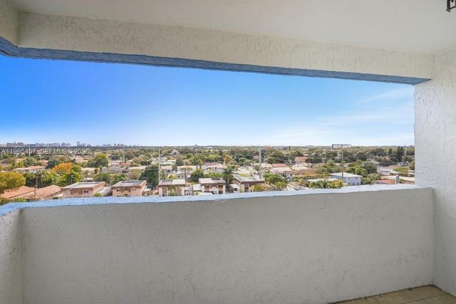 5050 NW 7th St 806, Miami, FL 33126