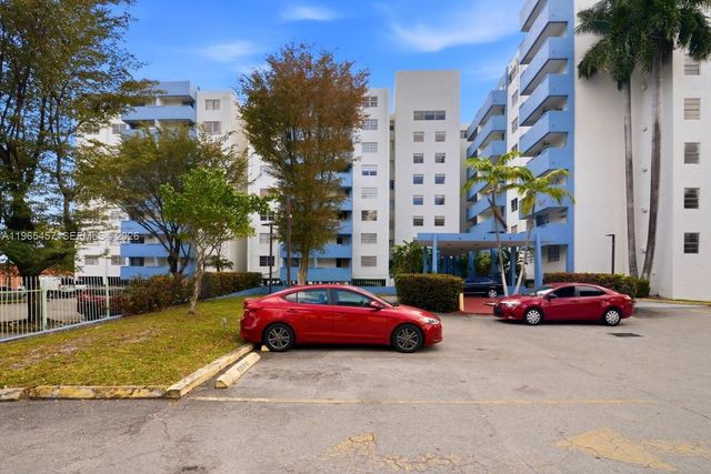 5050 NW 7th St 806, Miami, FL 33126