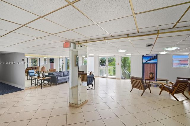 5050 NW 7th St 806, Miami, FL 33126