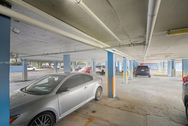 5050 NW 7th St 806, Miami, FL 33126