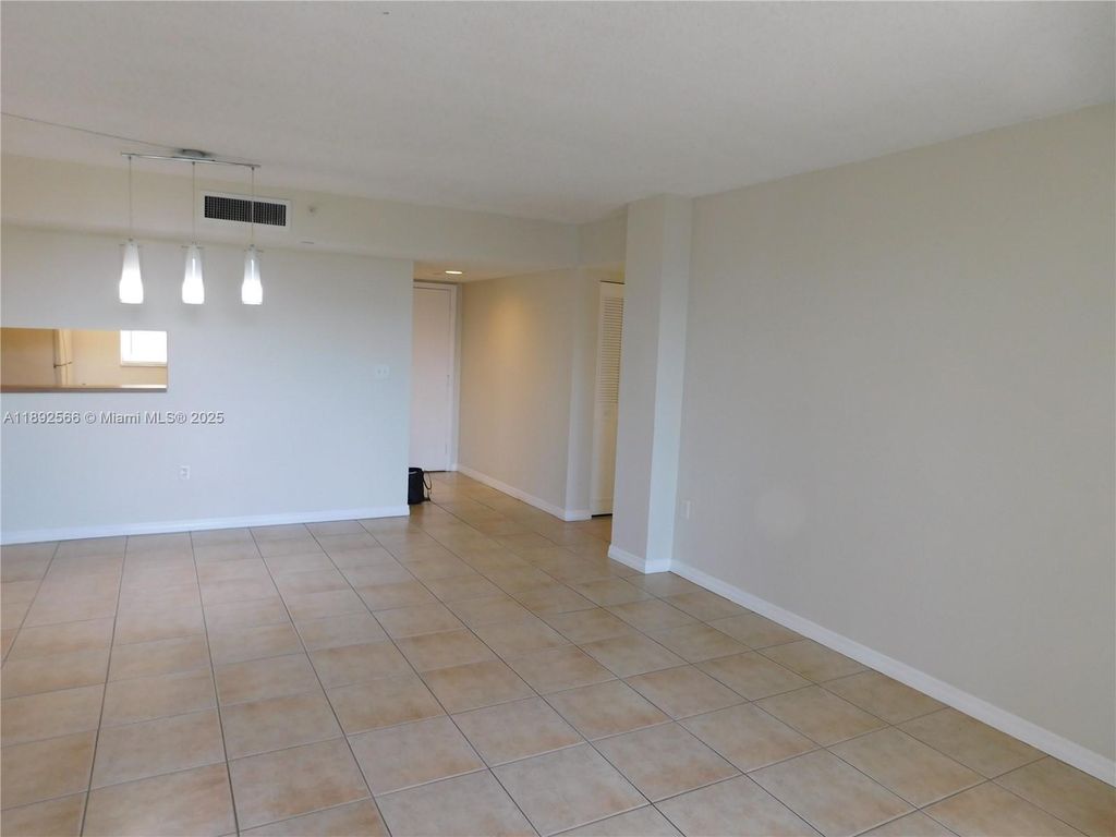8650 SW 133 RD 408, Miami, FL 33183