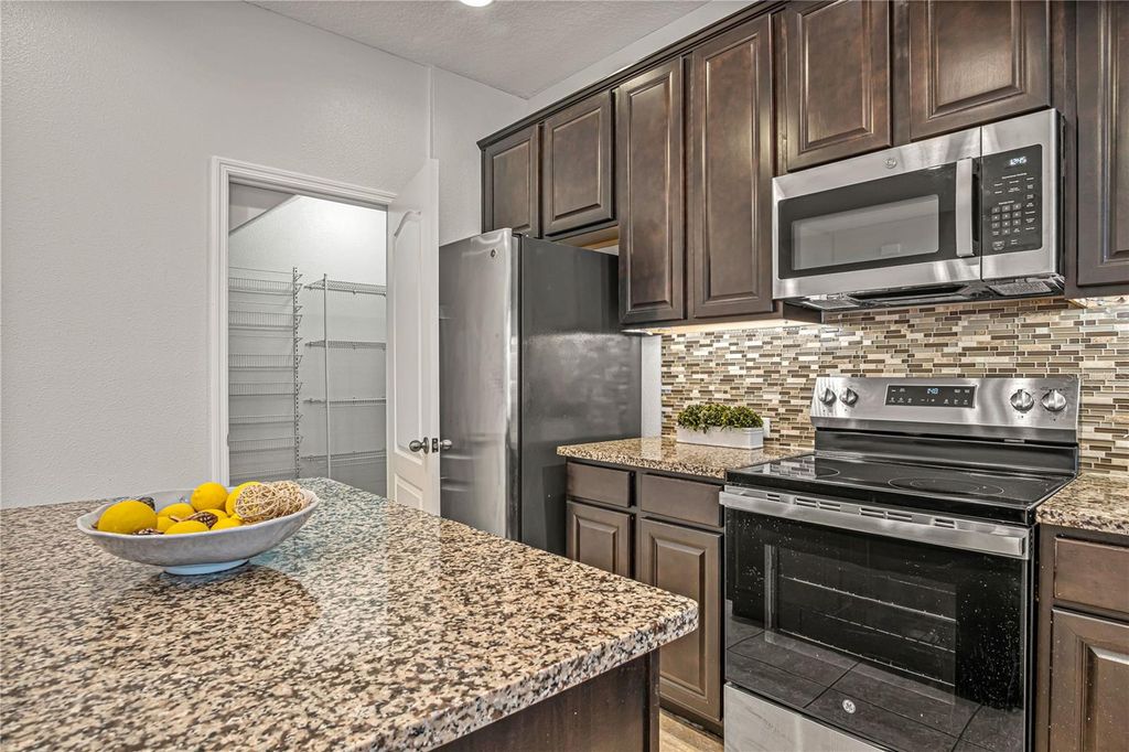 Image 14 of property listing at 11472 CENTER LAKE DRIVE, Windermere, FL 34786