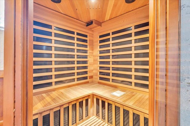 2704 Floraland DR, Roanoke, VA 24012