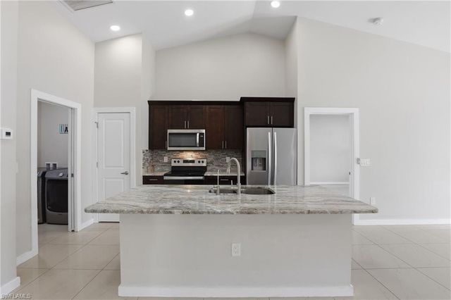 2713 SW Embers TER, Cape Coral, FL 33991