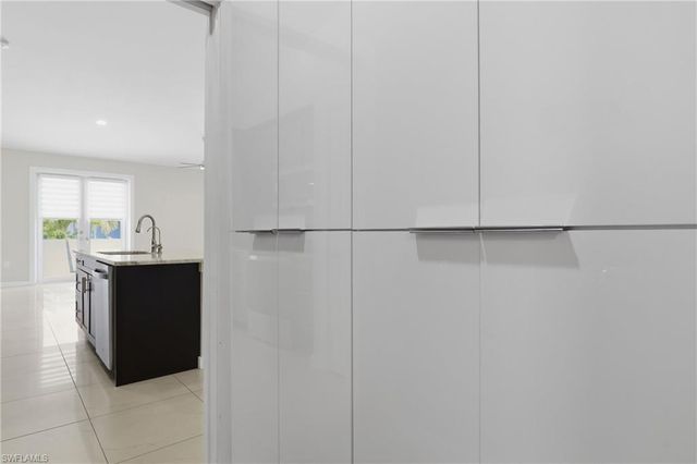 2713 SW Embers TER, Cape Coral, FL 33991