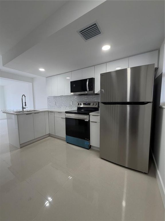 1551 W Okeechobee Rd 9, Hialeah, FL 33010