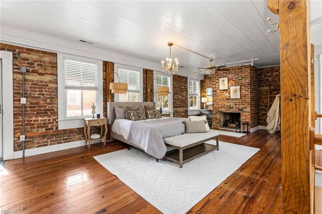 425 W York ST, Norfolk, VA 23510