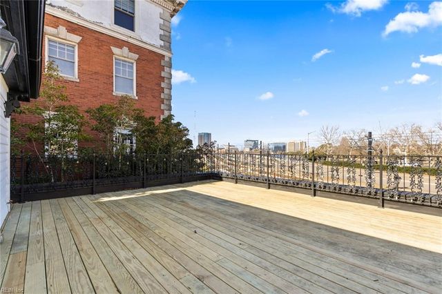 425 W York ST, Norfolk, VA 23510