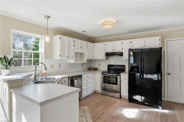 5965 Bethania Tobaccoville Road, Pfafftown, NC 27040