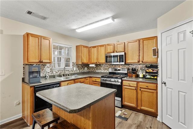 2137 Black Oak Lane, Ellenwood, GA 30294