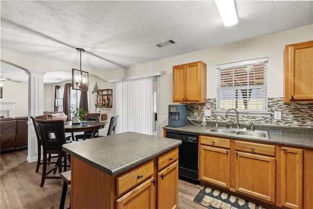 2137 Black Oak Lane, Ellenwood, GA 30294