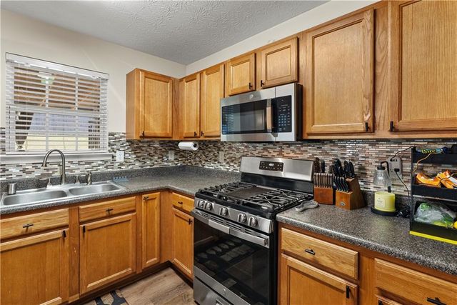 2137 Black Oak Lane, Ellenwood, GA 30294