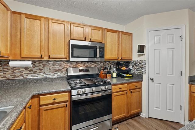 2137 Black Oak Lane, Ellenwood, GA 30294