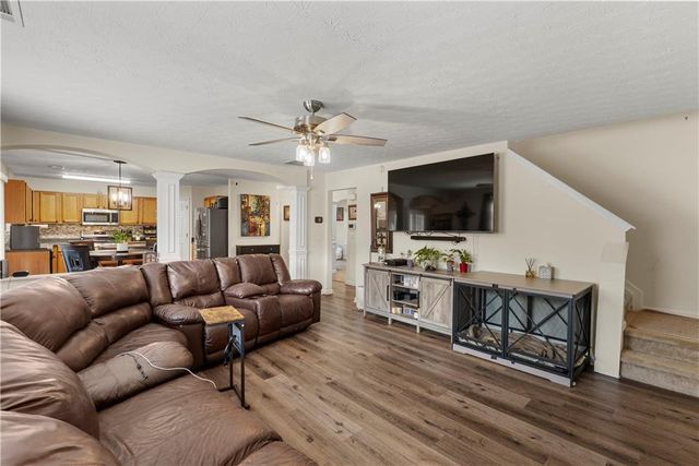 2137 Black Oak Lane, Ellenwood, GA 30294