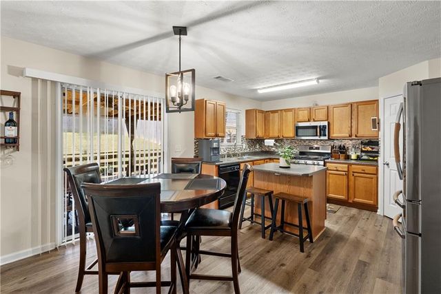 2137 Black Oak Lane, Ellenwood, GA 30294