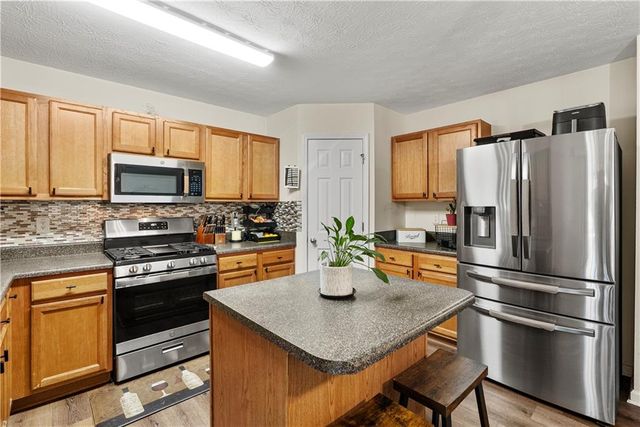 2137 Black Oak Lane, Ellenwood, GA 30294