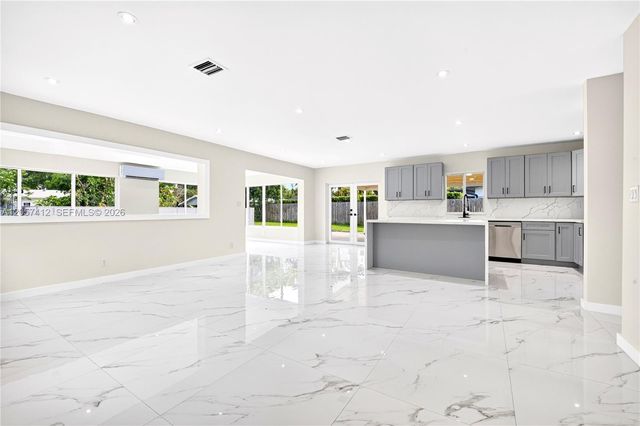 5715 Jackson St, Hollywood, FL 33023