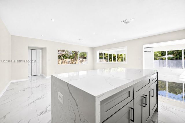 5715 Jackson St, Hollywood, FL 33023