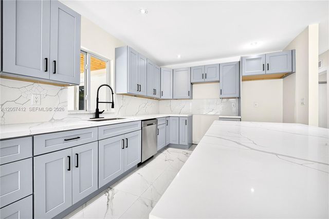 5715 Jackson St, Hollywood, FL 33023