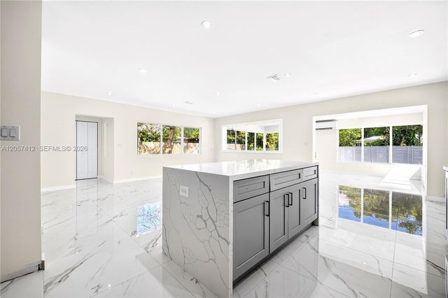 5715 Jackson St, Hollywood, FL 33023