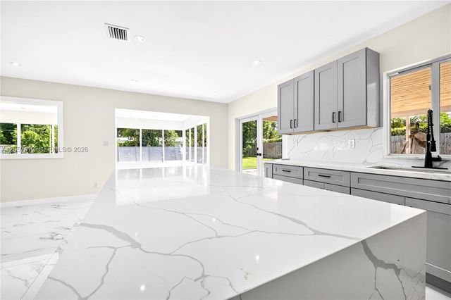 5715 Jackson St, Hollywood, FL 33023
