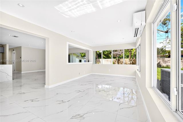 5715 Jackson St, Hollywood, FL 33023