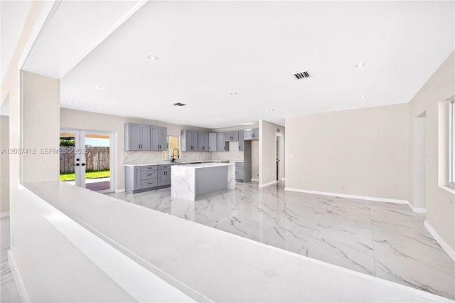 5715 Jackson St, Hollywood, FL 33023