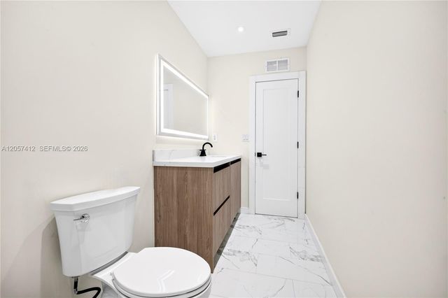 5715 Jackson St, Hollywood, FL 33023