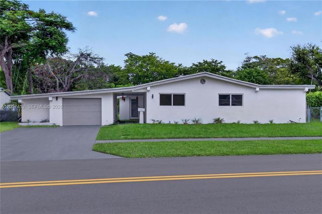5715 Jackson St, Hollywood, FL 33023
