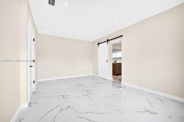 5715 Jackson St, Hollywood, FL 33023